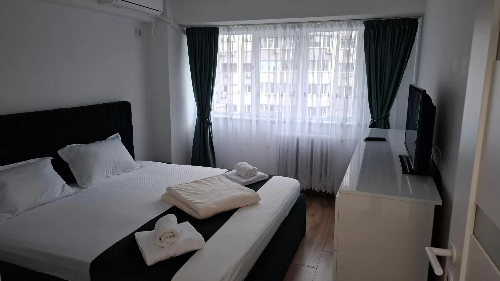 Apartament Piata Victoriei, 3 Camere Bucharest