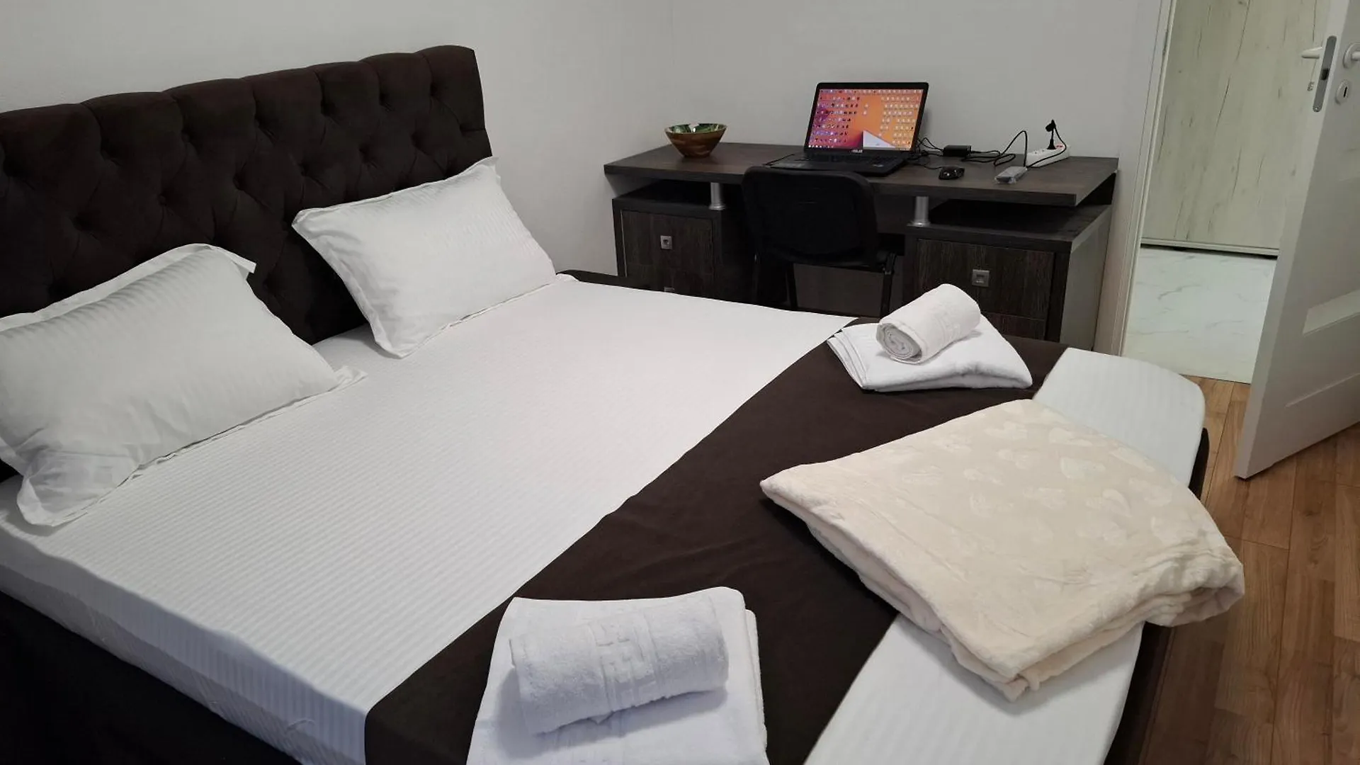Apartment Apartament Piata Victoriei, 3 Camere Bucharest